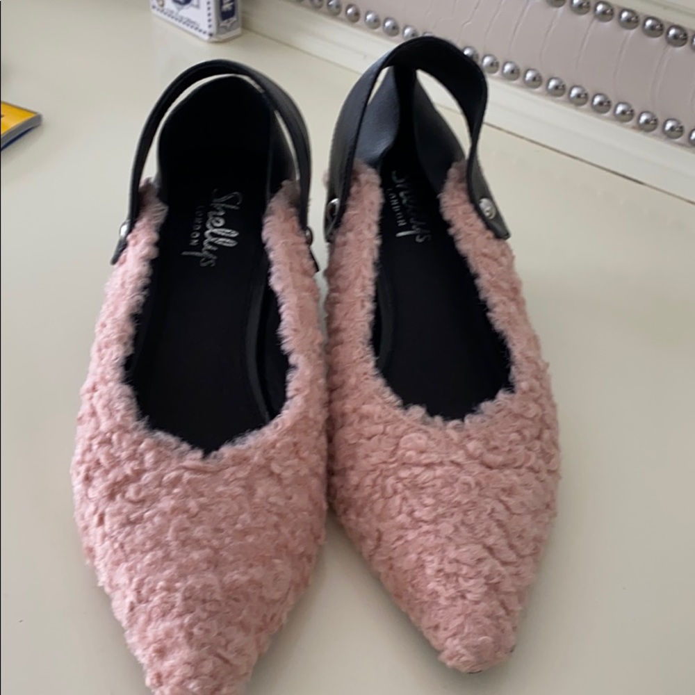 Shelly thick short heel shoe